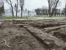 Prace wykopaliskowe w "parku radziwiłłowskim" - 13 kwietnia 2021 r. [fotografia]