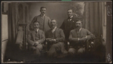 Grupa mężczyzn [fotografia]