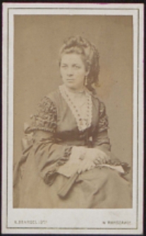 Portret kobiety [fotografia]