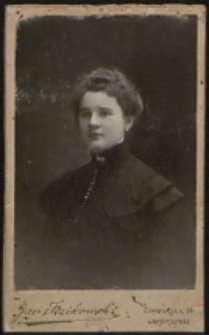 Portret kobiety [fotografia]