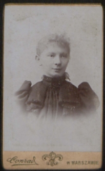 Portret młodej kobiety [fotografia]