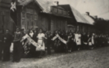 Pogrzeb ekshumowanych ofiar zbrodni hitlerowskich - rozstrzelanych w lesie Grabarka k. Białej Podlaskiej 5 lipca 1940 roku