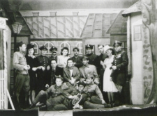 Amatorski Teatr Ziemi Podlaskiej w Białej Podlaskiej -w wodewilu "Na wesoło" Józefa Czaporowskiego [fotografia]