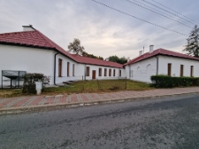 Szkoła nad Bugiem - budynek byłej szkoły powszechnej w Kodniu obecnie w remoncie