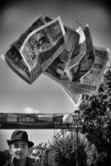 Sesja zdjęciowa "Finka" wokalisty "Back To Reality" z kapeluszem i gazetą : na deptaku przy ul. Brzeskiej