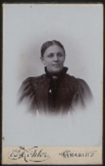 Portret kobiety [fotografia]