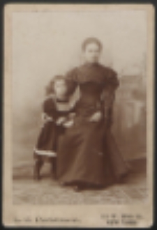 Młoda kobieta z dzieckiem [fotografia]