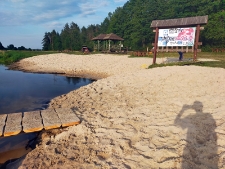 Plaża nad rzeką Krzną w Porosiukach - 19 lipca 2022 r. [fotografia]
