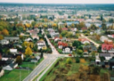 Biała Podlaska w 2004 r : widok z helikoptera na skrzyżowanie ulic Piłsudskiego, Sitnickiej, Grunwaldzkiej i Zgody [fotografia]