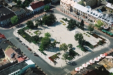 Biała Podlaska w 2004 r : widok z helikoptera na północno-zachodnią stronę Placu Wolności [fotografia]