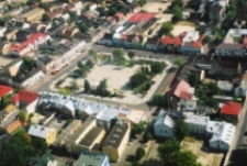 Biała Podlaska w 2004 r : widok z helikoptera na północno-wschodnią stronę Placu Wolności [fotografia]