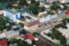 Biała Podlaska w 2004 r : widok z helikoptera na skrzyżowanie Placu Wolności z ulicą Piłsudskiego i ulicą Krótką [fotografia]