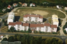 Biała Podlaska w 2004 r : widok z helikoptera na osiedle mieszkaniowe pomiędzy ulicą Łukaszyńską i Na Skarpie [fotografia]