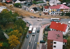 Biała Podlaska w 2004 r : widok z helikoptera na skrzyżowanie Alei Tysiąclecia, Placu Wojska Polskiego i ul. Brzeskiej [fotografia]