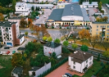 Biała Podlaska w 2004 r : widok z helikoptera na Centrum Handlowe "Sas" za skrzyżowaniem ulic Kolejowej i Sidorskiej [fotografia]