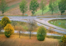 Biała Podlaska w 2004 r : widok z helikoptera na drogę wyjazdową z Białej Podlaskiej w kierunku zachodnim [fotografia]