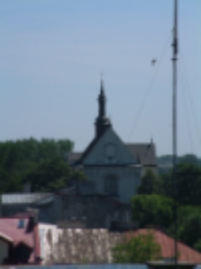 Widok z dachu budynku Telekomunikacji Polskiej SA na wieżę kościoła św. Antoniego w Białej Podlaskiej [fotografia]