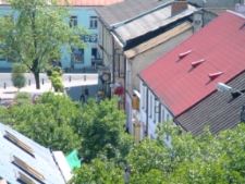 Widok z dachu budynku Telekomunikacji Polskiej SA na wschodnią pierzeję Placu Wolności w Białej Podlaskiej [fotografia]