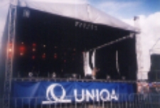 Koncert zespołu "Szrod" na lotnisku w Białej Podlaskiej, 29.06.2004 : Mariusz ”Żuber” Kozak-Sikorski- basista zespołu