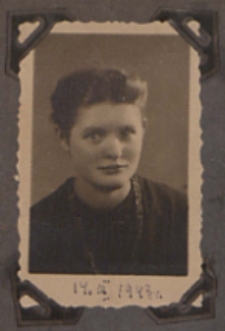 Fotografie z albumu Stanisławy Ladwiniec z Białej Podlaskiej : Stanisława Ladwiniec (po mężu Frydel)