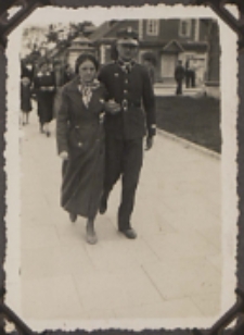 Fotografie z albumu rodziny Stanisławy Ladwiniec z Białej Podlaskiej: Kazimierz Romuald Dryżałowski z małżonką Marią z domu Orłowską