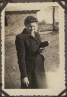 Fotografie z albumu rodziny Stanisławy Ladwiniec z Białej Podlaskiej : Stanisława Ladwiniec