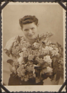 Fotografie z albumu rodziny Stanisławy Ladwiniec z Białej Podlaskiej : Stanisława Ladwiniec