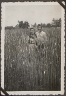 Fotografie z albumu rodziny Stanisławy Ladwiniec z Białej Podlaskiej: Anna Goriaczko przyjaciółka Stanisławy Ladwiniec