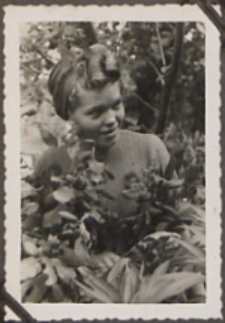 Fotografie z albumu rodziny Stanisławy Ladwiniec z Białej Podlaskiej: Anna Goriaczko przyjaciółka Stanisławy Ladwiniec