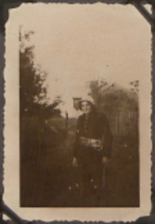 Fotografie z albumu rodziny Stanisławy Ladwiniec z Białej Podlaskiej : strażak Ochotniczej Straży Pożarnej