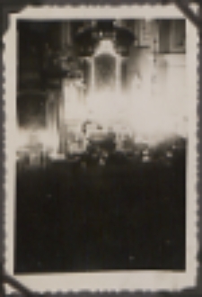 Fotografie z albumu rodziny Stanisławy Ladwiniec z Białej Podlaskiej : ślub Kazimierza Ladwińca i Stanisławy Szyc w kościele św. Anny w Białej Podlaskiej