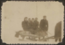 Fotografie z albumu rodziny Stanisławy Ladwiniec z Białej Podlaskiej : przejażdżka saniami