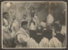 Fotografie z albumu rodziny Stanisławy Ladwiniec z Białej Podlaskiej : msza prymicyjna ks. Andrzeja Dryżałowskiego