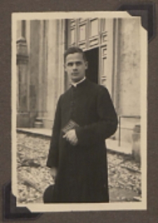 Fotografie z albumu rodziny Stanisławy Ladwiniec z Białej Podlaskiej : ks. Józef Leon Dryżałowski