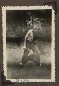 Fotografie z albumu rodziny Stanisławy Ladwiniec z Białej Podlaskiej : biwak z przyjaciółmi