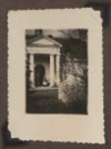 Fotografie z albumu rodziny Stanisławy Ladwiniec z Białej Podlaskiej : szpital św. Boromeusza w Białej Podlaskiej