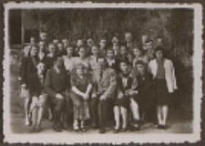 Fotografie z albumu rodziny Stanisławy Ladwiniec z Białej Podlaskiej : maturzyści Liceum dla Dorosłych w Białej Podlaskiej rocznik 1946