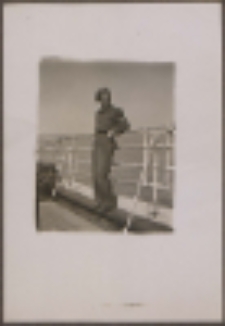 Fotografie z albumu rodziny Stanisławy Ladwiniec z Białej Podlaskiej : ks. Józef Leon Dryżałowski pochodzący z Białej Podlaskiej na statku do Anglii