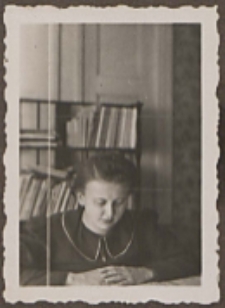 Fotografie z albumu rodziny Stanisławy Ladwiniec z Białej Podlaskiej : Halina Frydel-Krawczyk siostra Stanisława Frydla