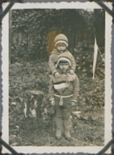 Fotografie z albumu rodziny Stanisławy Ladwiniec z Białej Podlaskiej : bracia Mieczysław i Józef Wierzbiccy