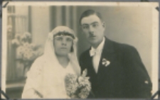Fotografie z albumu rodziny Stanisławy Ladwiniec z Białej Podlaskiej : fotografia ślubna Marianny Ladwiniec i Bronisława Wierzbickiego