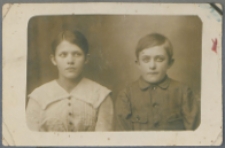 Fotografie z albumu rodziny Stanisławy Ladwiniec z Białej Podlaskiej : rodzeństwo Marianna i Józef Ladwińcowie