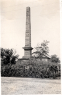Pomnik Budowy Szosy Brzeskiej (pomnik pracy) w Terespolu [fotografia]