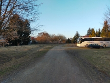 Miejsce, w którym będzie przebiagał nowy odcinek ul. Artyleryjskiej widziane od strony ul. Żurawiej - 14 lutego 2023 r. [fotografia]