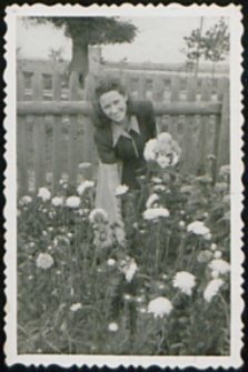 Maria Kokalska w ogrodzie w Gdańsku