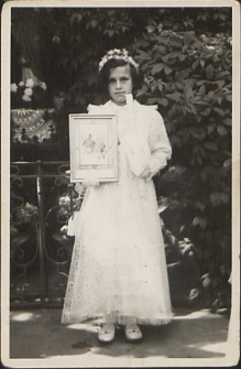 Anna Polskowska poczas I Komunii Świętej [fotografia]