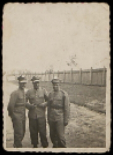 Zdjęcie pamiątkowe z przysięgi wojskowej Fransiszka Krzywdy