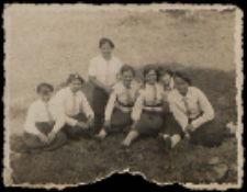 Zlot Katolickiego Stowarzyszenia Młodzieży Żeńskiej w Przewłoce (piąta od lewej Michalina Zieńczuk)