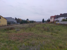 Miejsce, w którym będzie przebiagał nowy odcinek ul. Artyleryjskiej widziane od strony ul. Żurawiej - 27 października 2023 r. [fotografia]