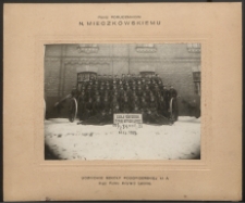 Uczniowie Szkoły Podoficerskiej kl. A, 9-tego Pułku Artylerii Lekkiej [fotografia]